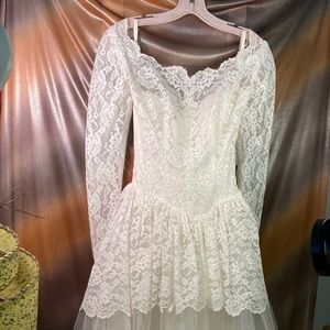 Vintage 1950’s white wedding dress.‎ Size xs. 32” chest 24” waist. Bag b53 ACE